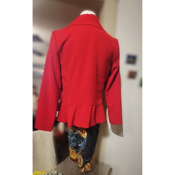 Sophisticated Fashion High Quality Joan Rivers Red Soft Knit Flutter Lapel Shrug - Picture 8 of 14